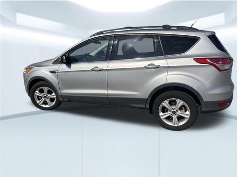 Used 2016 Ford Escape SE w/ Equipment Group 201A image 5