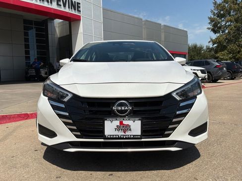 Used 2025 Nissan Versa SV FWD image 3