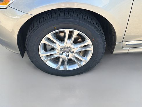 Used 2015 Volvo XC60 T5 Platinum image 40