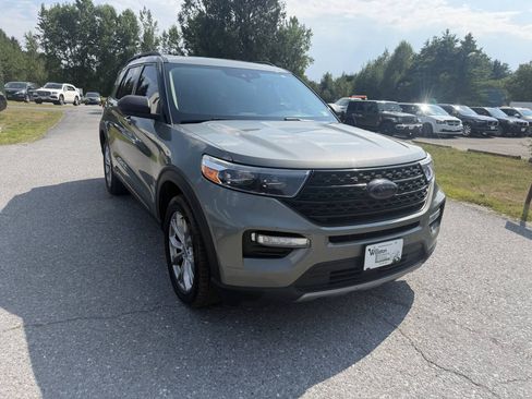 Used 2020 Ford Explorer XLT w/ Equipment Group 202A AWD/4WD image 7