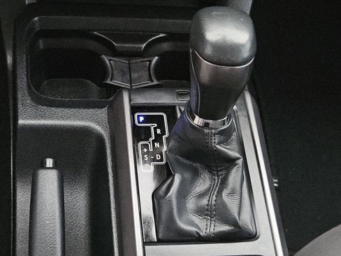 Used 2018 Toyota Tacoma TRD Sport w/ Technology Package RWD image 18