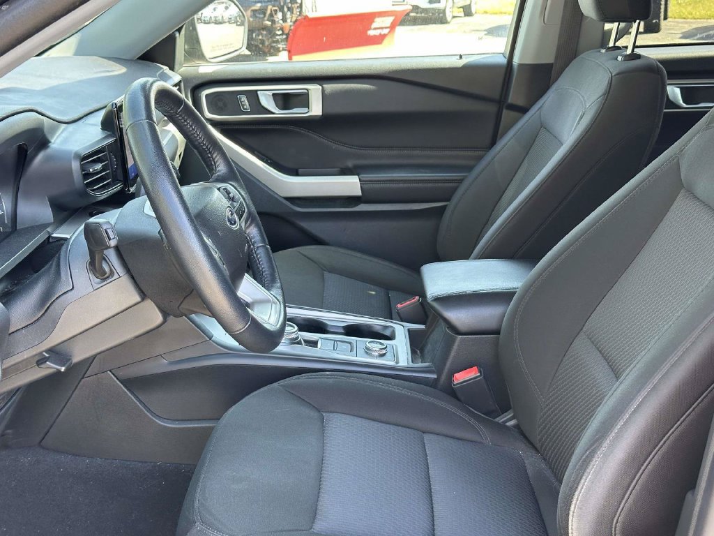 Used 2023 Ford Explorer XLT AWD/4WD image 8