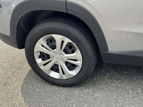 Used 2024 Chevrolet Trax LS w/ Driver Confidence Package FWD image 9