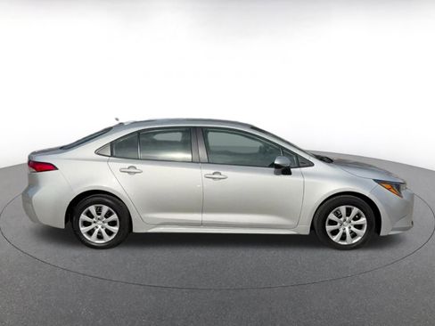 Used 2025 Toyota Corolla LE image 16