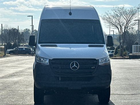 Used 2023 Mercedes-Benz Sprinter 2500 image 2