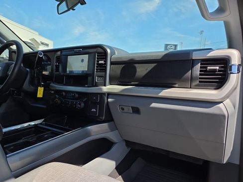 Used 2025 Ford F350 XLT AWD/4WD image 13