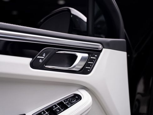 Used 2022 Porsche Macan S image 54