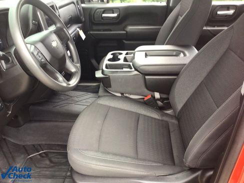 Used 2024 Chevrolet Silverado 2500 Custom w/ Custom Value Package image 8