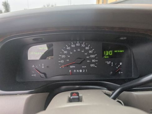 Used 1999 Lincoln Town Car Executive image 17