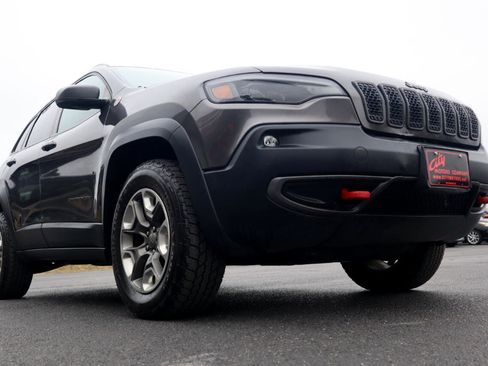 Used 2019 Jeep Cherokee Trailhawk image 17