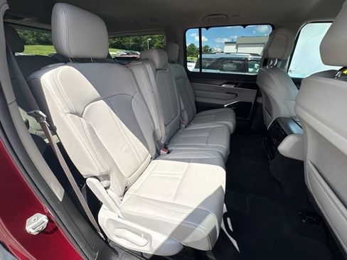 Used 2023 Jeep Wagoneer Series III w/ Convenience Group I AWD/4WD image 31