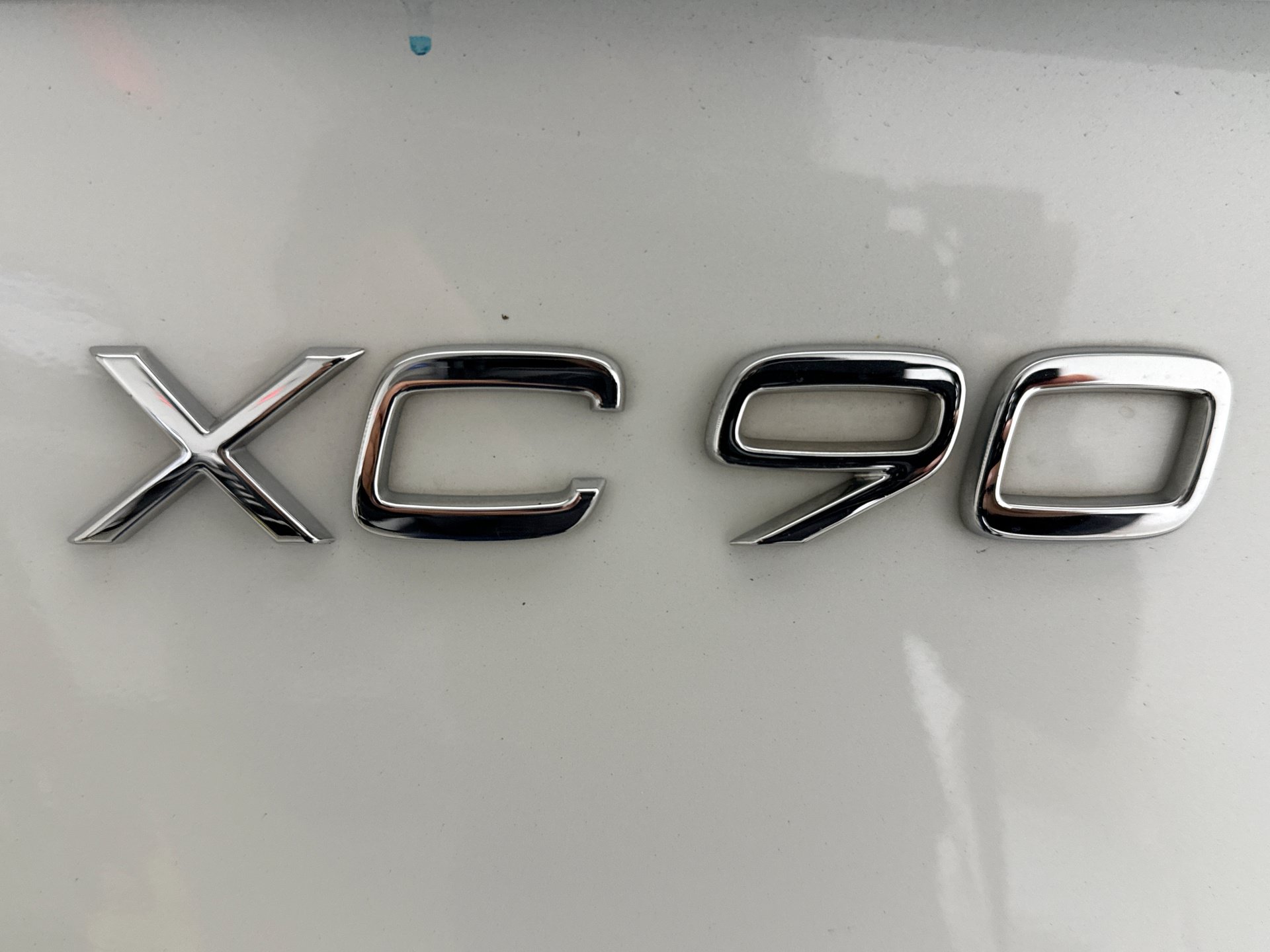 Used 2018 Volvo XC90 T6 Momentum w/ Convenience Package AWD/4WD image 3