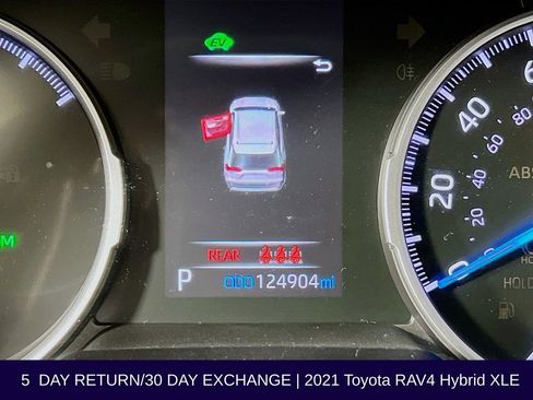 Used 2021 Toyota RAV4 XLE AWD/4WD image 16