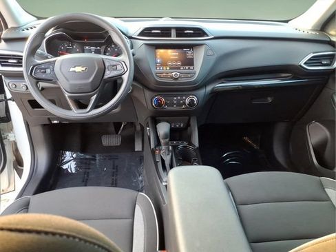 Used 2023 Chevrolet TrailBlazer LT w/ Driver Confidence Package FWD image 13