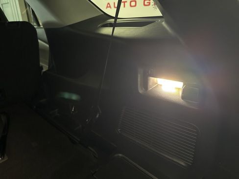 Used 2022 Ford Explorer XLT w/ Equipment Group 202A image 31