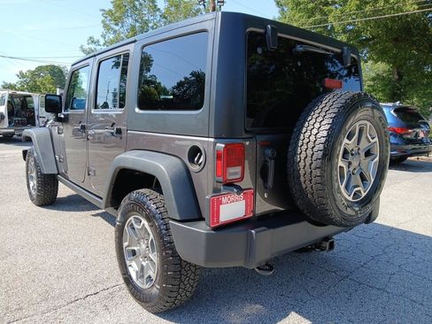 Used 2014 Jeep Wrangler Unlimited Rubicon w/ Connectivity Group AWD/4WD image 8