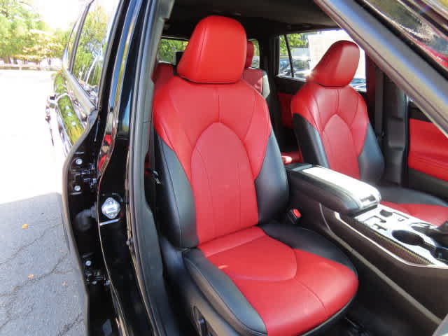 Used 2025 Toyota Highlander XSE AWD/4WD image 18