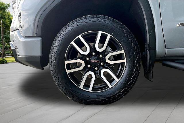 Used 2024 GMC Sierra 1500 AT4 w/ Technology Package AWD/4WD image 9