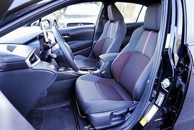 Used 2026 Toyota Corolla SE w/ SE Package FWD image 22