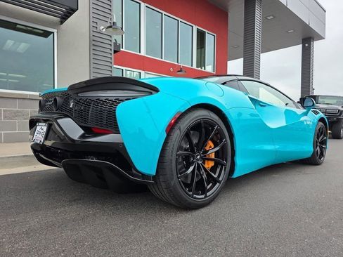 Used 2025 McLaren Artura Spider image 4