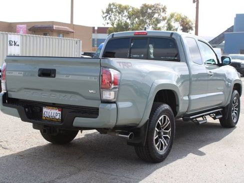 Used 2022 Toyota Tacoma TRD Sport w/ TRD Premium Sport Package RWD image 5
