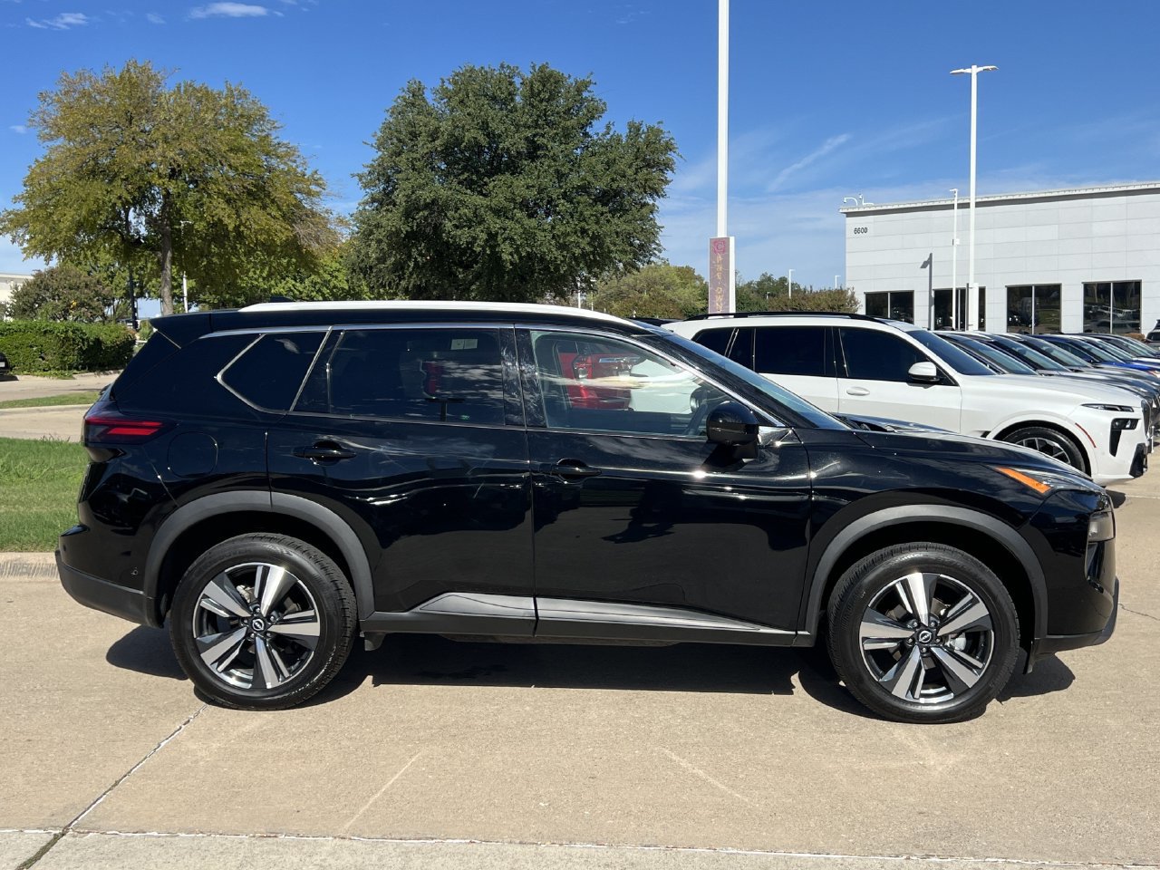Used 2026 Nissan Rogue SL AWD/4WD image 3
