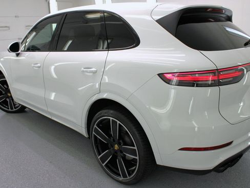 Used 2021 Porsche Cayenne image 16