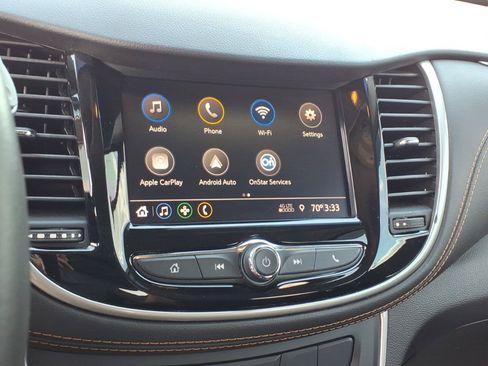 Used 2021 Chevrolet Trax LT w/ Driver Confidence Package FWD image 11