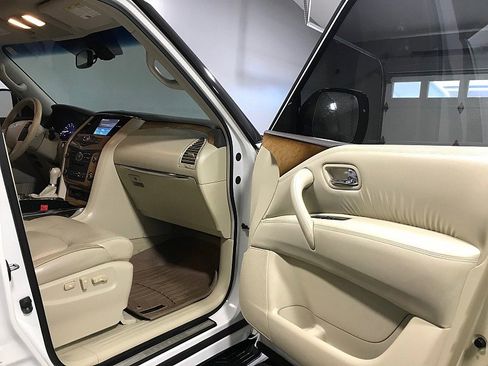 Used 2014 INFINITI QX80 4WD w/ Theater Package image 12