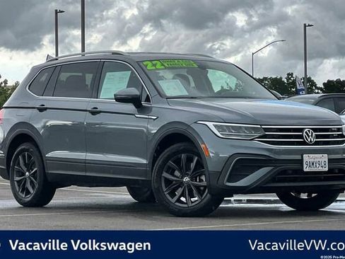 Certified 2022 Volkswagen Tiguan SE image 1