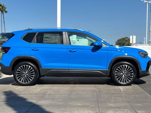 New 2025 Volkswagen Taos SE image 4