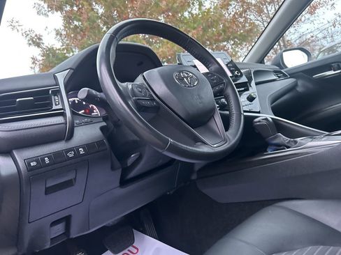 Used 2024 Toyota Camry SE image 11