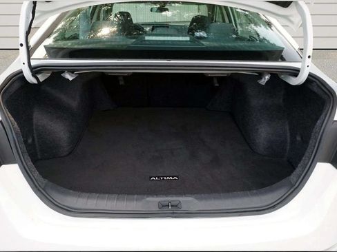 Used 2025 Nissan Altima 2.5 SV FWD image 10