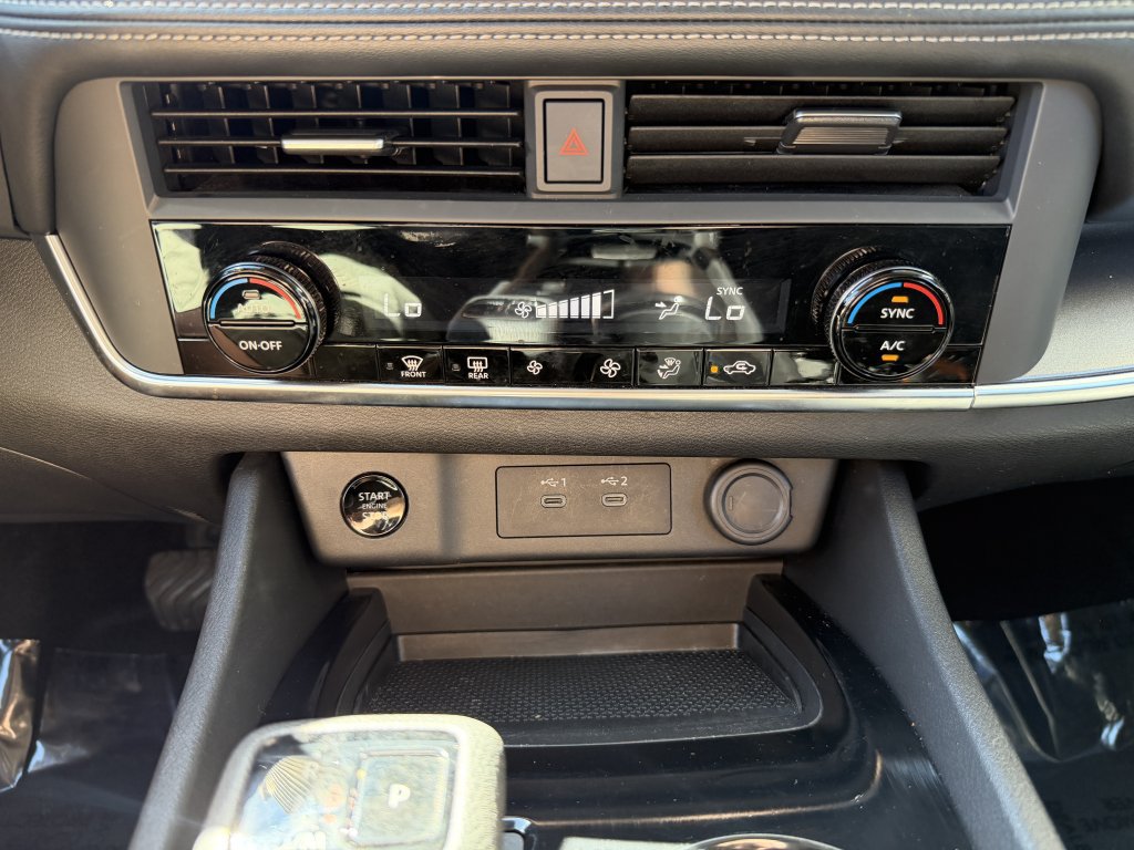 Used 2025 Nissan Rogue SV FWD image 24