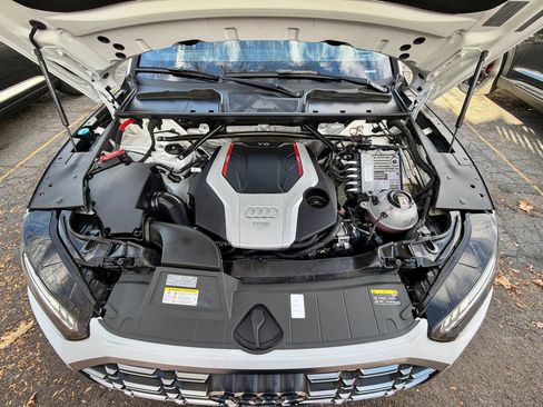 Used 2021 Audi SQ5 Prestige w/ Prestige Package image 6