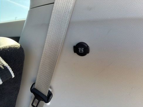 Used 2023 Chrysler Pacifica Touring-L image 11