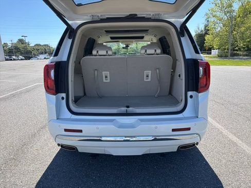 Used 2023 GMC Acadia Denali w/ Denali Ultimate Package AWD/4WD image 8