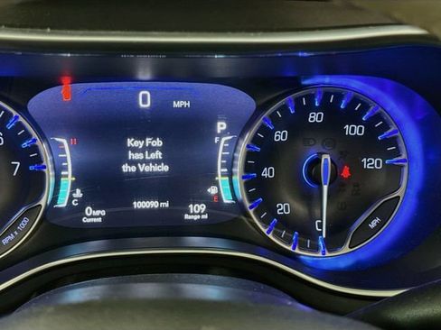 Used 2020 Chrysler Pacifica Limited FWD image 12