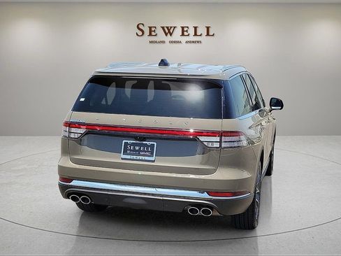 Used 2025 Lincoln Aviator 2WD image 5
