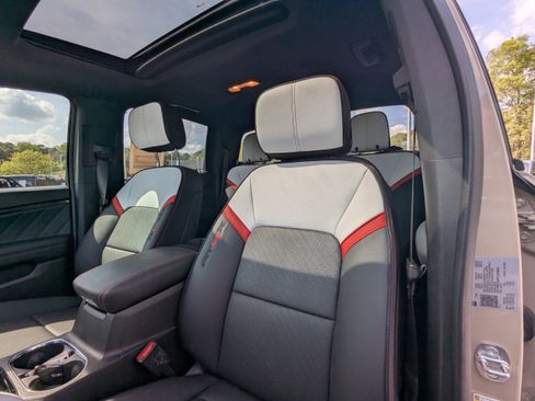 Used 2023 GMC Canyon AT4X AWD/4WD image 10