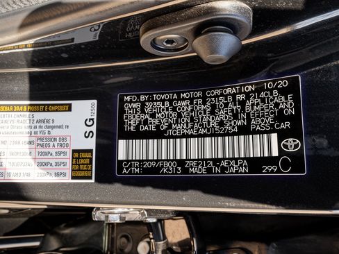 Used 2021 Toyota Corolla LE FWD image 31