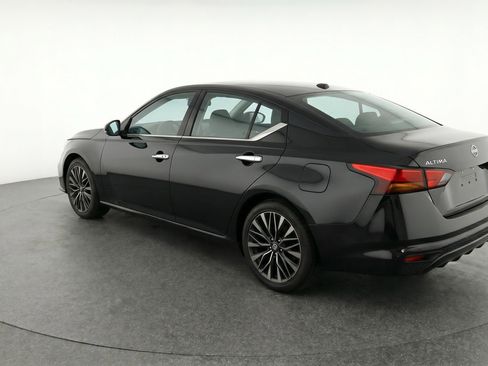 Used 2025 Nissan Altima 2.5 SV FWD image 6