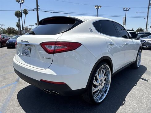 Used 2017 Maserati Levante AWD/4WD image 10