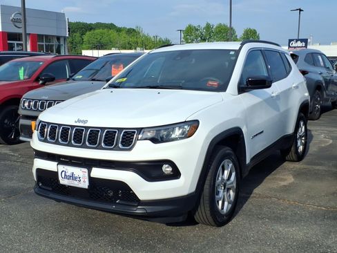 Used 2025 Jeep Compass Latitude AWD/4WD image 1