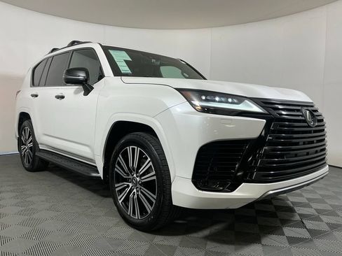 Used 2023 Lexus LX 600 4WD w/ Appearance Package image 4