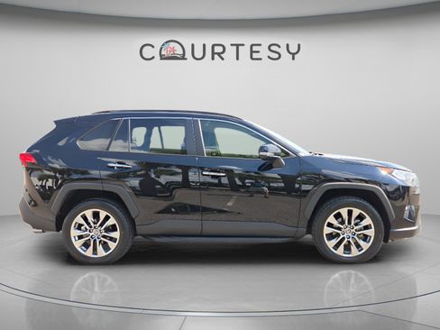 Certified 2020 Toyota RAV4 Limited FWD image 6