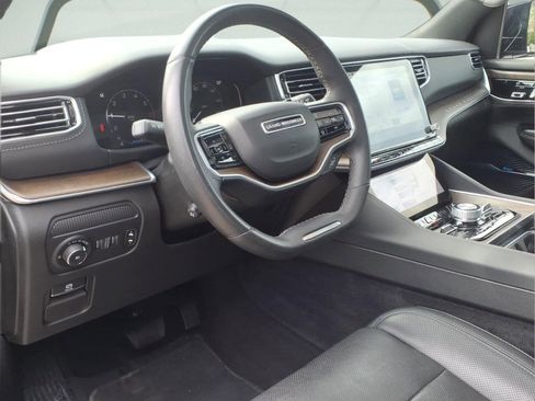 Used 2024 Jeep Grand Wagoneer L 4WD image 7