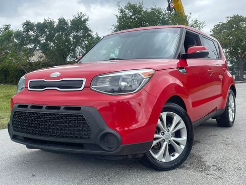 Used 2014 Kia Soul + FWD image 2