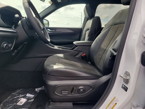 New 2025 Jeep Grand Cherokee L Altitude image 14