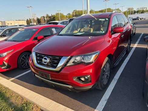 Used 2019 Nissan Pathfinder SL image 16